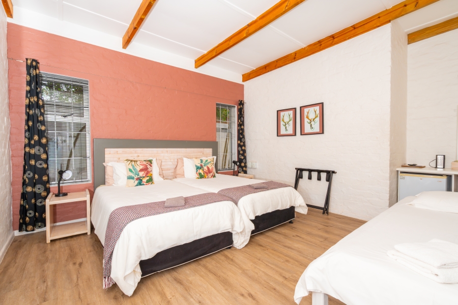 6 Bedroom Property for Sale in Middedorp Western Cape